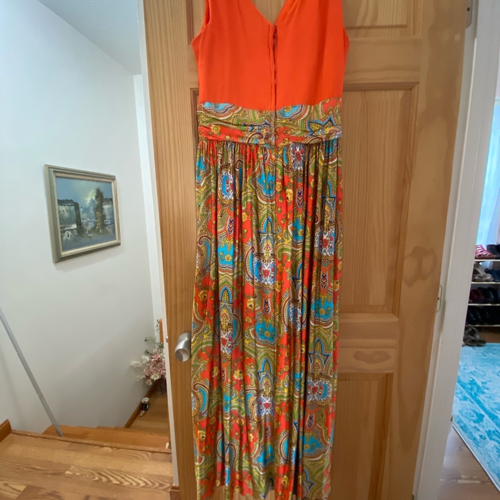This beautiful dress got Vintage store in Portsmouth sizes M beautiful